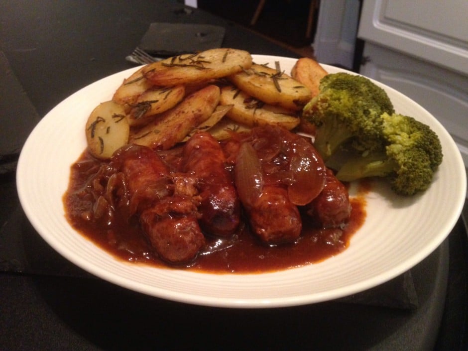Sausages in rich red wine and onion gravy Slow Cooker Central