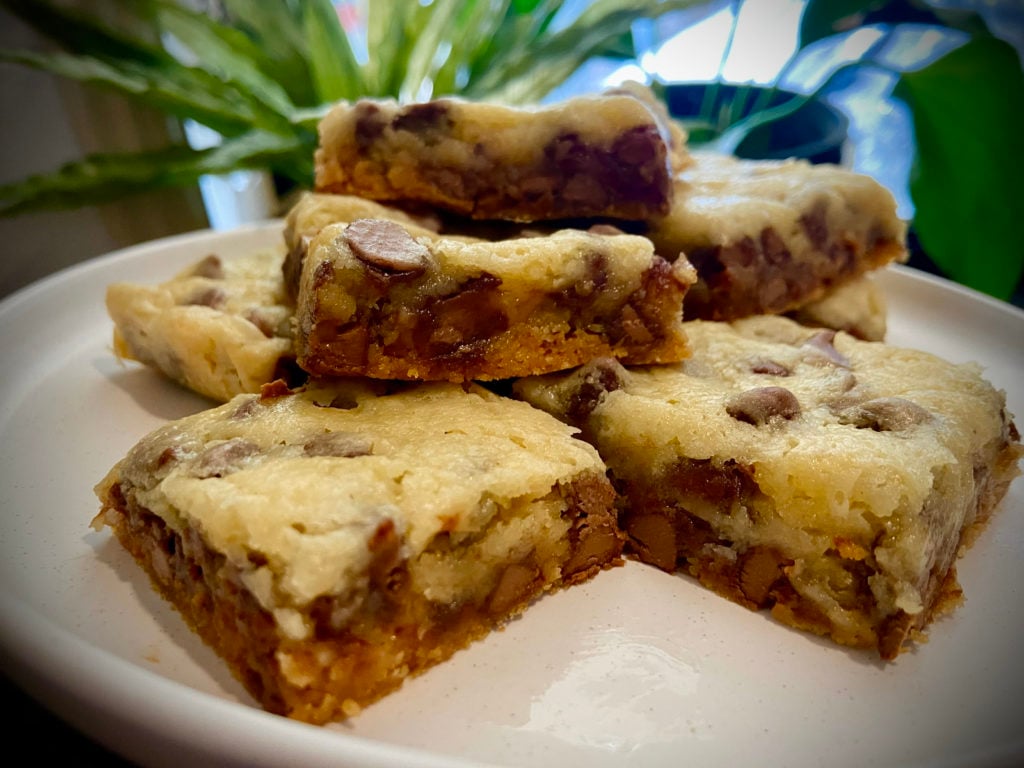 choc chip cake slice