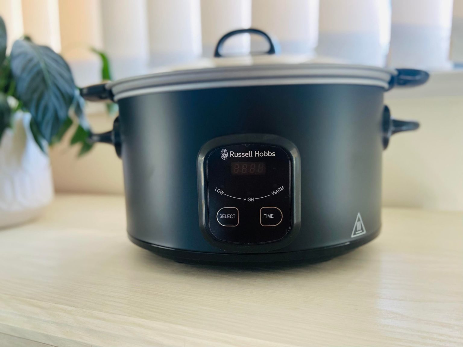 Russell Hobbs Searing 6L Matte Black Slow Cooker Central